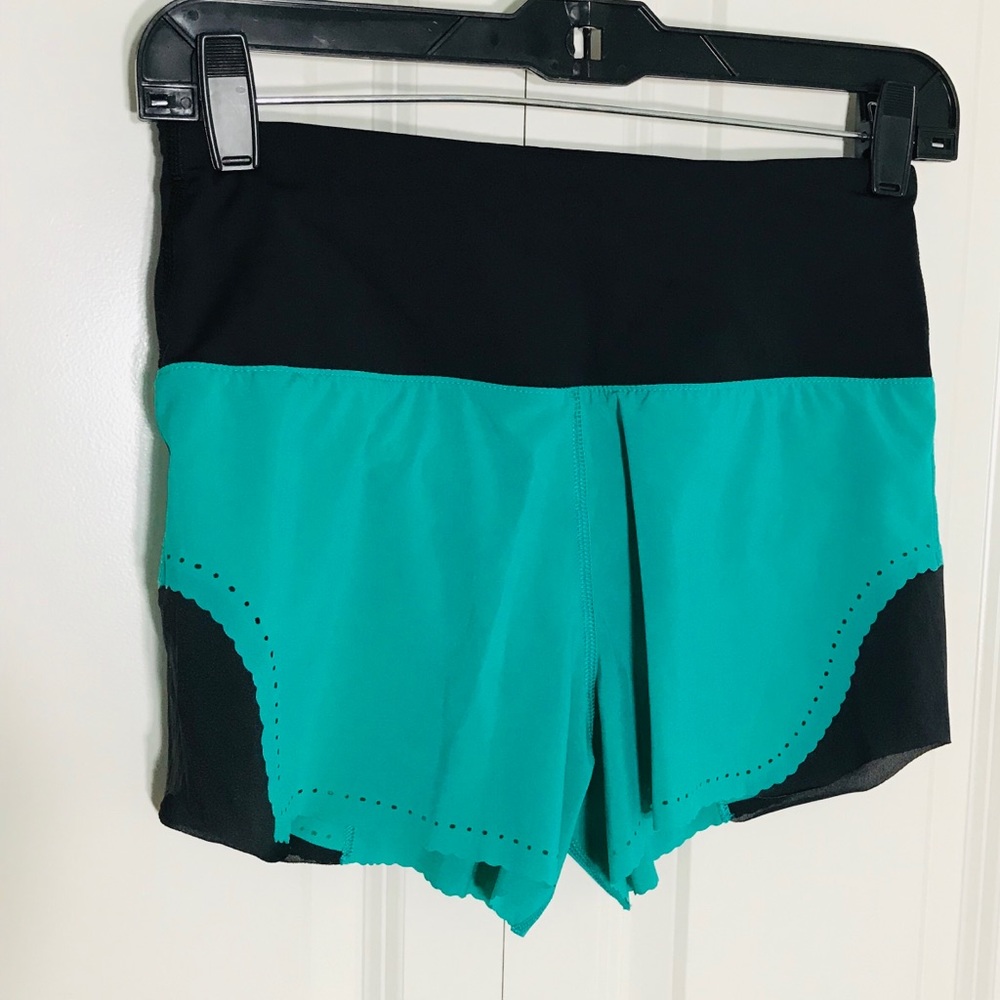 Lululemon Smooth Stride Short Size 2